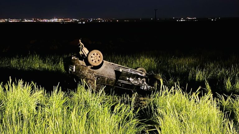 Diyarbakır’da Devrilen Otomobildeki 10 Kişi Yaralandı