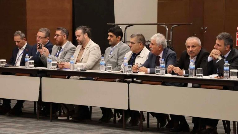 Gazeteciliğin Küresel Krizi ve Dijital Dönüşüm Masaya Yatırıldı