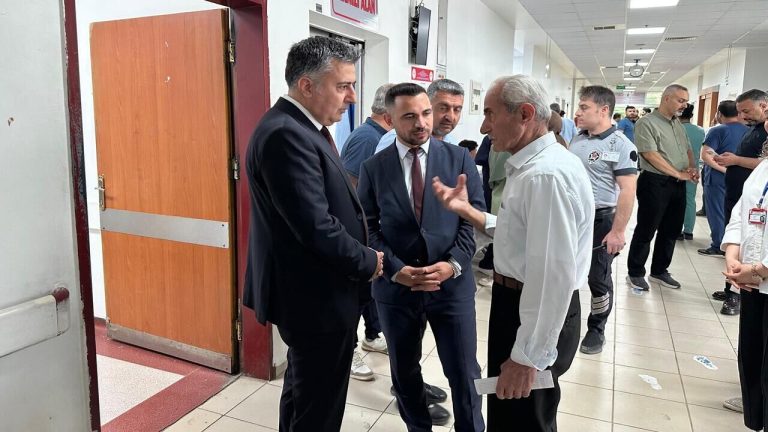 Sağlık Müdürü Solmaz Kozluk’ta Hem Çalışanları Dinledi Hem Hastaları Ziyaret Etti